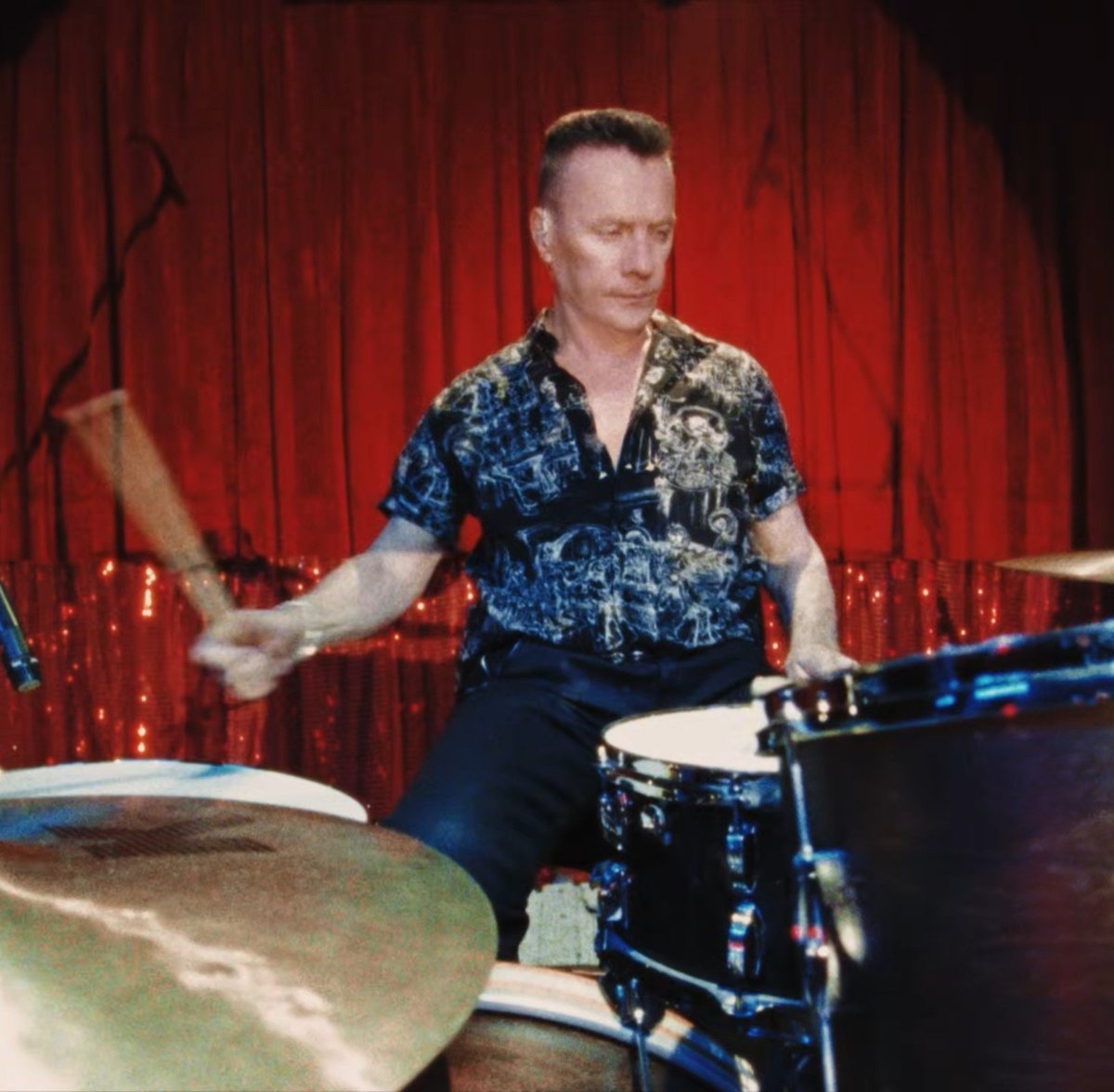 XiakoU2's tweet photo. So happy to see him back behind the drums again... @U2 @U2comZooMods
@U2Community #u2 #u2fam https://t.co/Wk2A1CRgN2