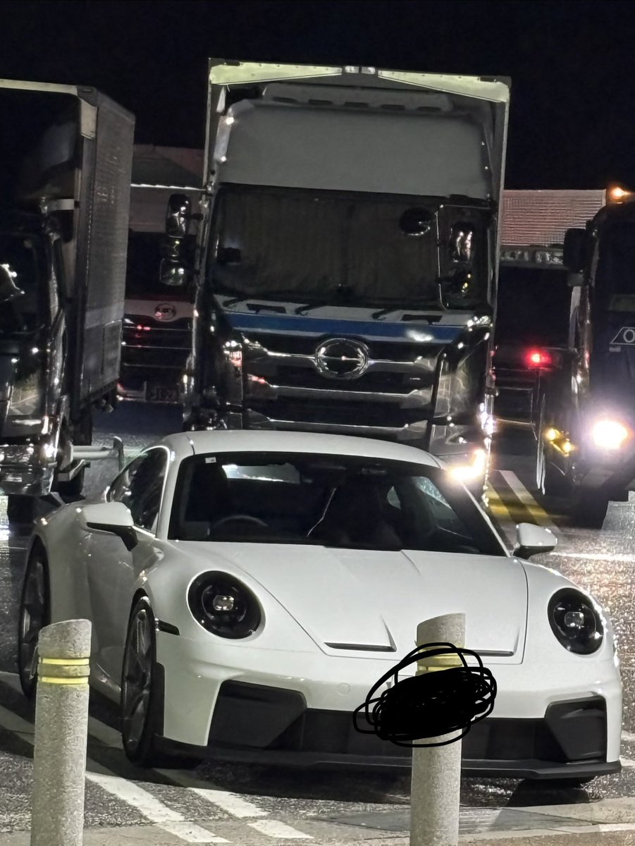 JiroShinbo_tabi's tweet photo. この車買って初めての長距離ドライブ。
ダメだ。素人が運転出来る車じゃない。ノーマルの911は普通の車なのにコイツは全然違う。
とっとと手放す。
どうしても乗りたい人は早めに言ってね。 https://t.co/e7pX9zPKQR