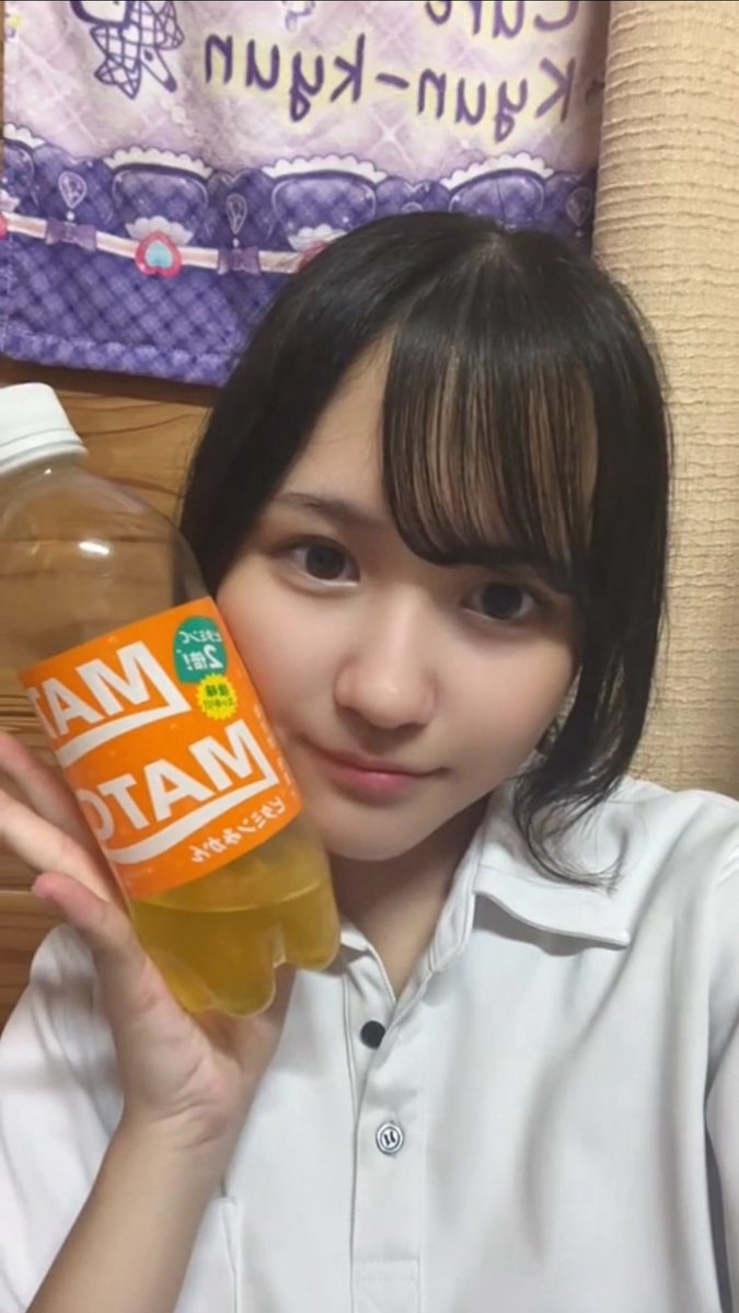 sc_lesson's tweet photo. お疲れ様だよ〜❕ჱ̒^ᴗ ̫ ᴗ^
金曜日もがんばれてえらいね🍥🎀自販機でジュース買ったらおいしくてしあわせ感じた♡
 #サザクロ #夏目小鈴 https://t.co/D4dpGf1swS