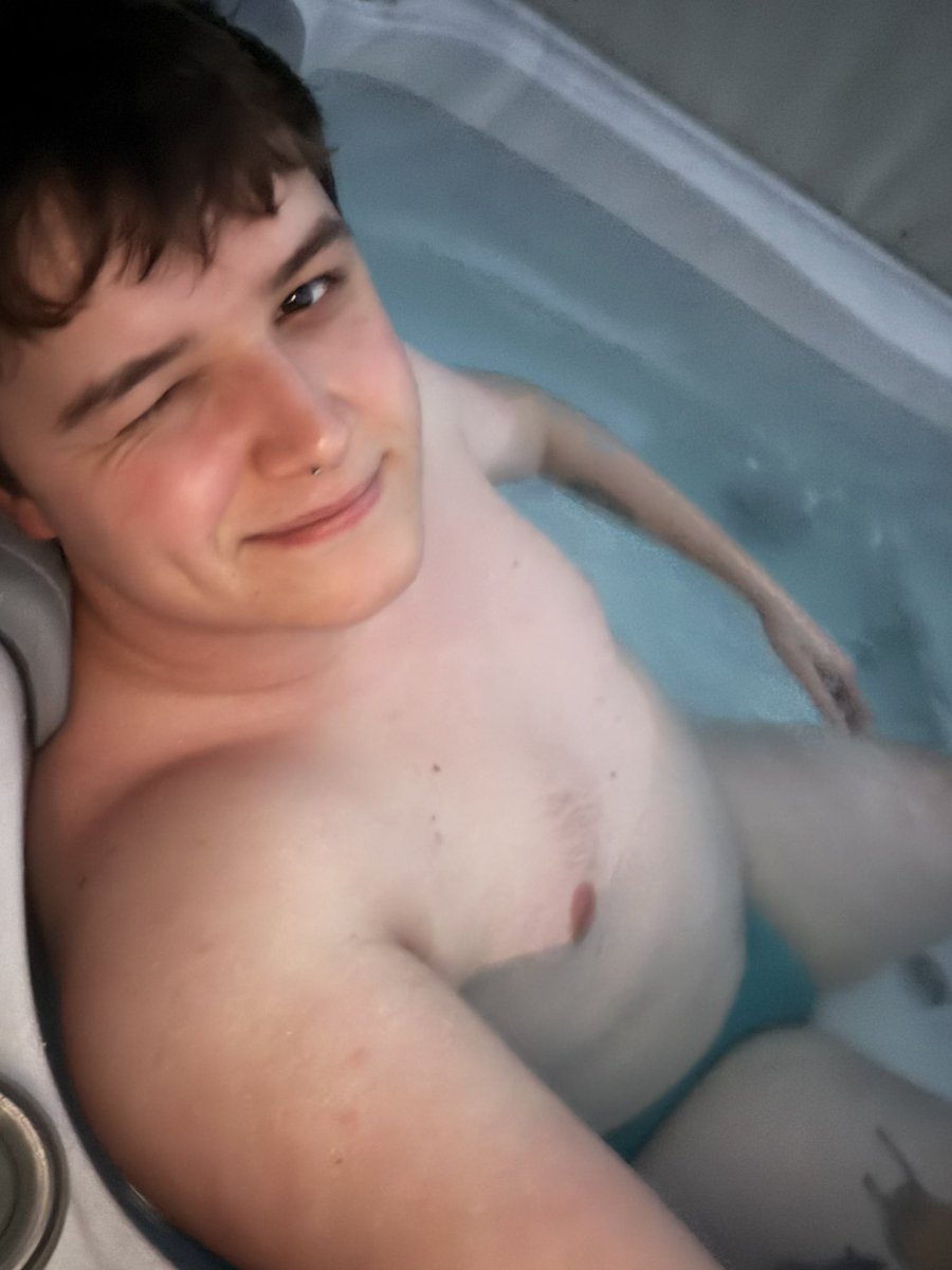 krillschamone's tweet photo. happy fatboy friday yall :) https://t.co/cPA01nnFpV