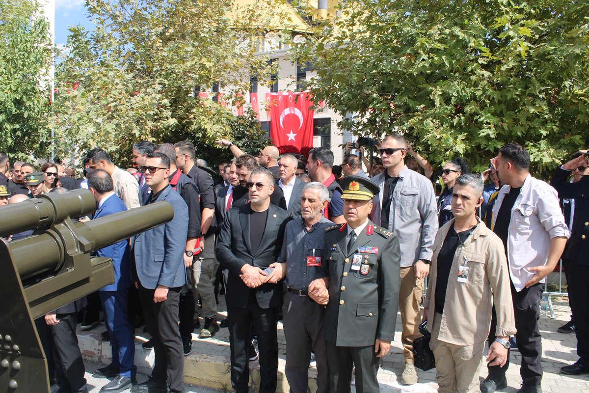 KverSemih's tweet photo. 📍 Elazığ

Şehidimiz Tankçı Uzman Çavuş Coşkun Sevim’i ebediyete uğurladık. 

Şehadeti mübarek olsun. 
Aziz ruhu şâd olsun. https://t.co/msEcYeZdNc
