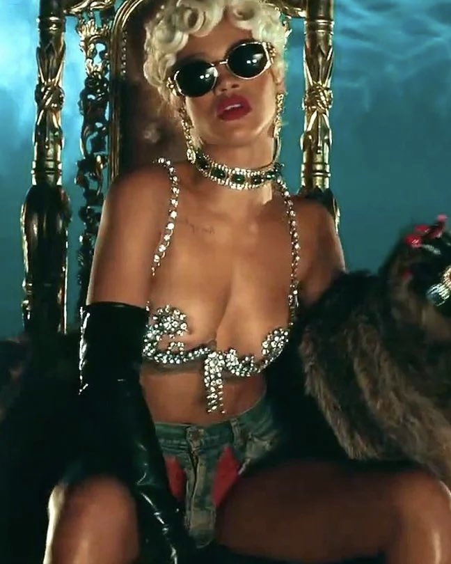 PopCrave's tweet photo. “Pour It Up” by Rihanna has reached 600 MILLION streams on Spotify.

It’s her 33rd song to achieve this. https://t.co/v3yibFAqaL