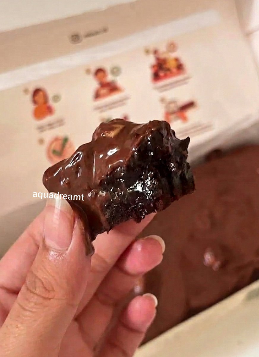 aquadreamt's tweet photo. MAAF BGT NORAK😭 tapi aku kemana aja baru tau brownies seenak selumer ini..sumpah nyesel beli satu doang🥹☝🏻 https://t.co/bgTBAlBQAW