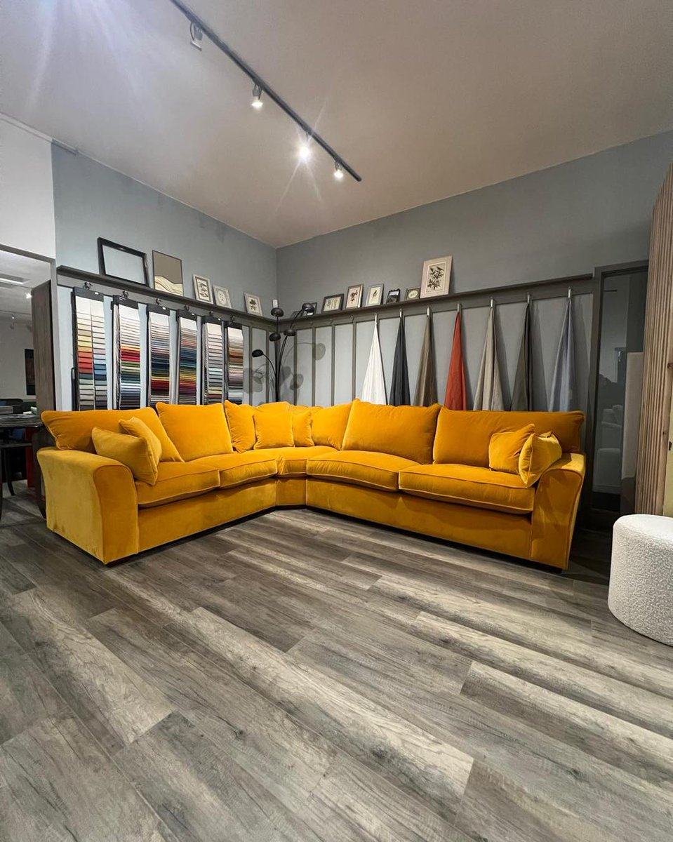MerissaCrofton's tweet photo. Great floor deals are still available, including free local delivery. This beauty is still looking for a new home. https://t.co/4j1UFfU57L