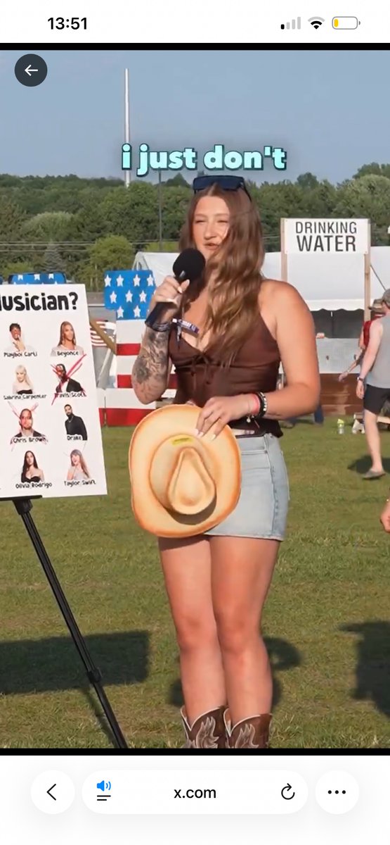 angelbeetle111's tweet photo. @Olivia_Golberg Bitch u can’t call nobody annoying with your ugly ass tattoos and ur pillow thighs bitch fix ur hair and ur crooked lips lose some of that arm fat bitch it jiggles Ariana ends u chop ho https://t.co/XUm43Tk0gt