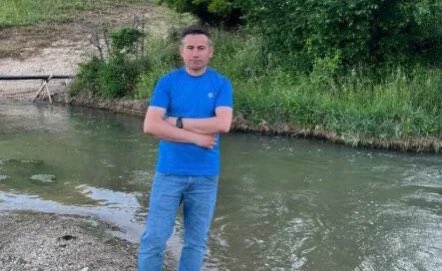 ToplumsalMht182's tweet photo. Bu Ülke Kocaman Bir İşçi Mezarlığı 

Diyarbakır Yenişehir Organize Sanayi Bölgesi’nde (OSB) Karlis fabrikasında temizlik yaptığı sırada elektrik akımına kapılan Mümin Yücel, dört gündür tedavi gördüğü hastanede hayatını kaybetti.

(İSİG Meclisi)