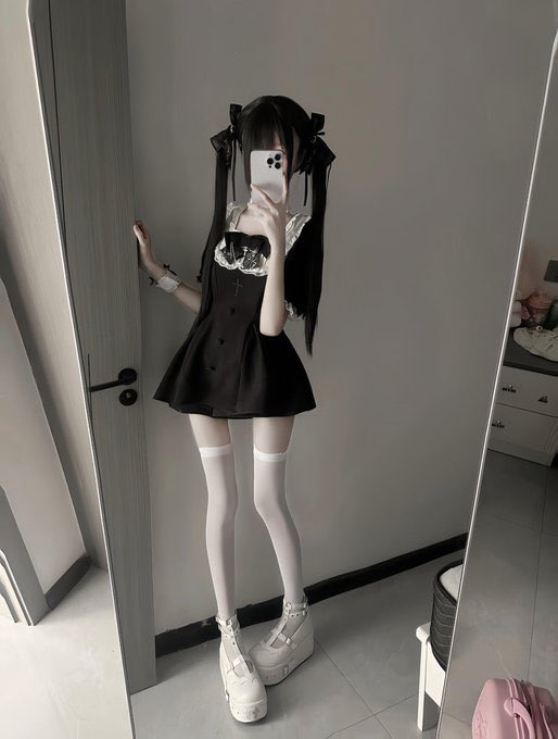 mary09iu2's tweet photo. 今天中秋节，继续来啊🫰🫰  

是谁说要来锐评我16岁的bb啊？

心情不好来X发泄了，无🚪来就给啊！！！！ https://t.co/D7yF6RwP48