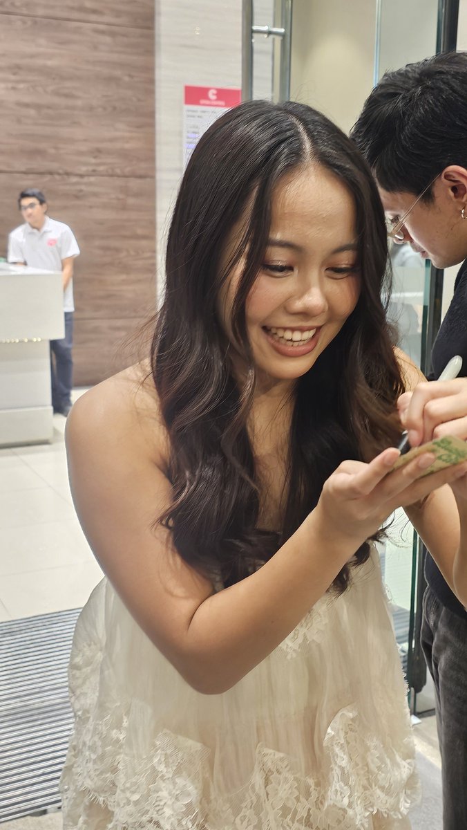 cbkjpg's tweet photo. 260925 Eton Centris 

KAIA SOPHIA

@sophiaamercado 

HULOG SA WISH BUS
#kaia #hulogbykaia #KAIAonWishBus https://t.co/nWj9l47jIQ
