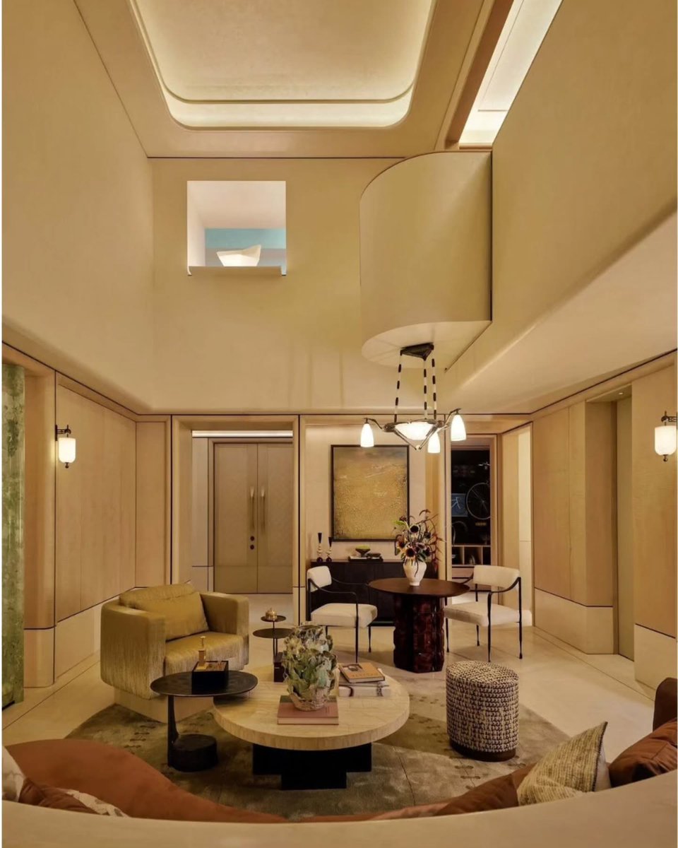 RoxyLuciusva's tweet photo. At the historic intersection of Shanghai’s Hengfu and Longhua, THE CATANIA redefines low-density living, blending Haipai elegance with Eastern refinement. A 270-meter green corridor frames this private sanctuary, where architecture and art meet in https://t.co/nISvkVB6tF