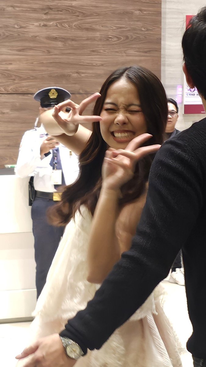 cbkjpg's tweet photo. 260925 Eton Centris 

KAIA SOPHIA

@sophiaamercado 

HULOG SA WISH BUS
#kaia #hulogbykaia #KAIAonWishBus https://t.co/nWj9l47jIQ