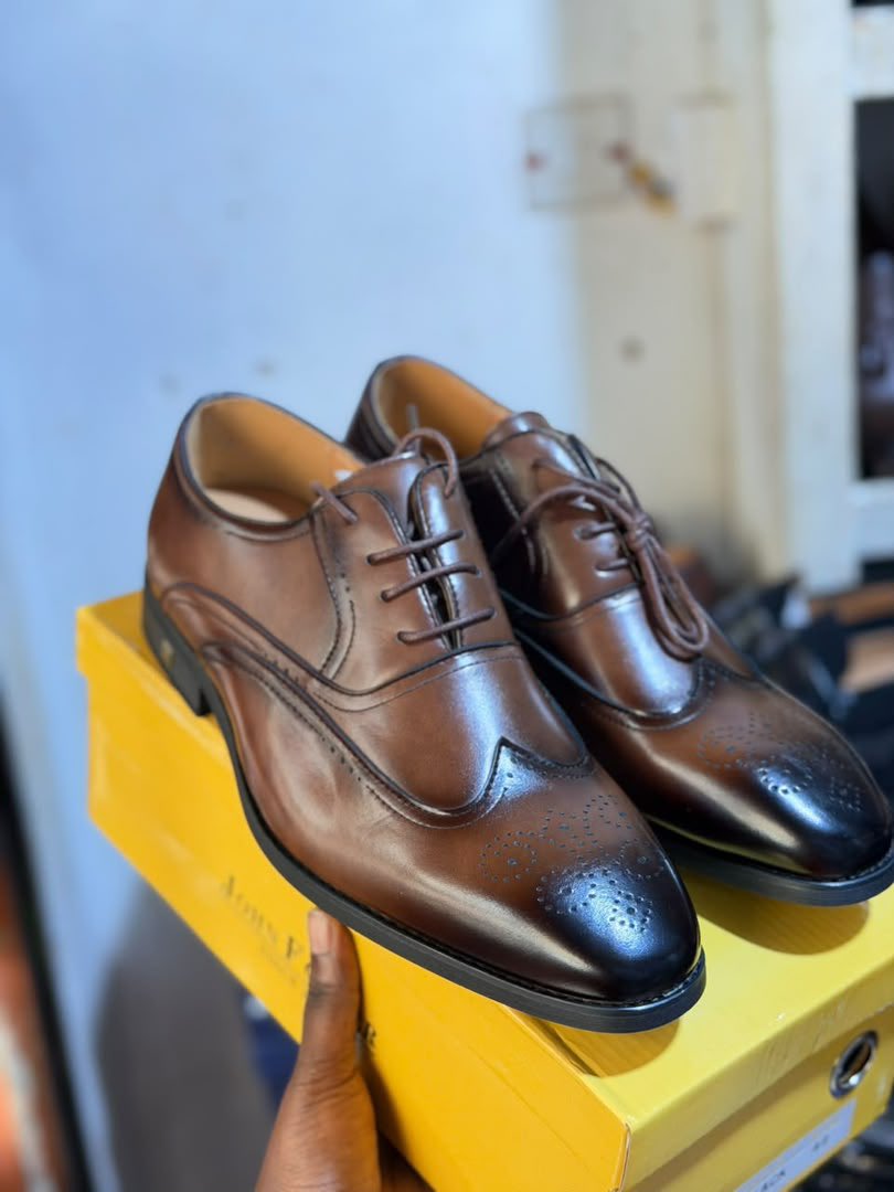 dfwpeter_'s tweet photo. High quality Original John foster executive shoe in box available in 40,41,42,43,44,45*
▬▬▬▬▬▬▬▬▬▬▬ 
*300cedis only☺️
▬▬▬▬▬▬▬▬▬▬▬ https://t.co/hOBuPF4rwA