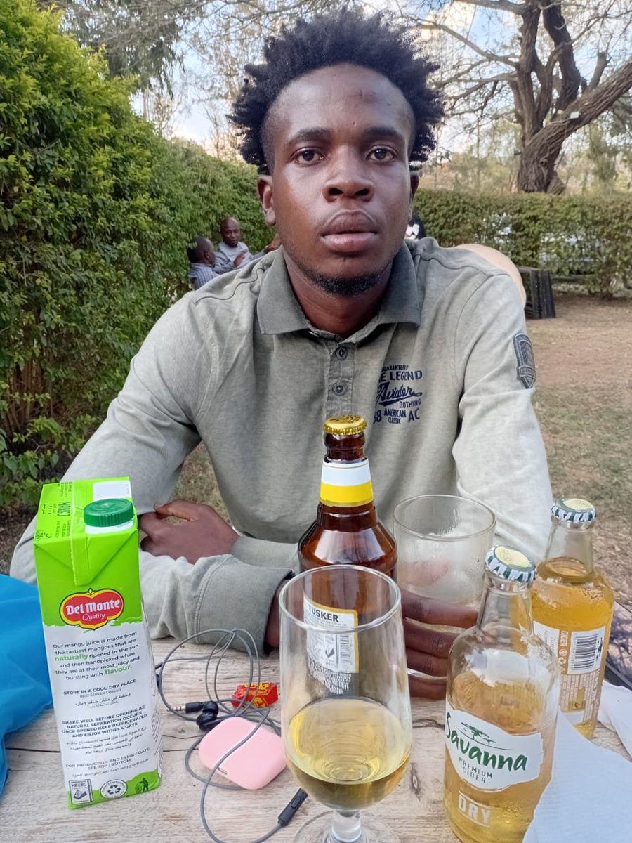 tweezybanks's tweet photo. Saa hii unaeza pata hata huyu 21year old millionaire aliuliwa juu ya ile $30.. somebody please check on him😭 https://t.co/4zijZjRb0Y