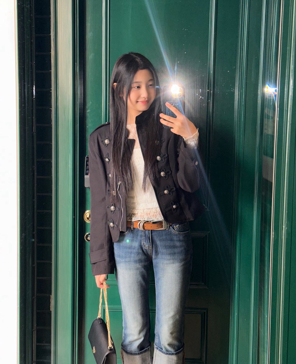 isakiyou's tweet photo. 사키 패션에관심많다고해서 궁금했는데 진짜의외의느낌으로 잘입어서 깜짝놀람 사복수준 차원이달라 https://t.co/AlgLj0iWRv