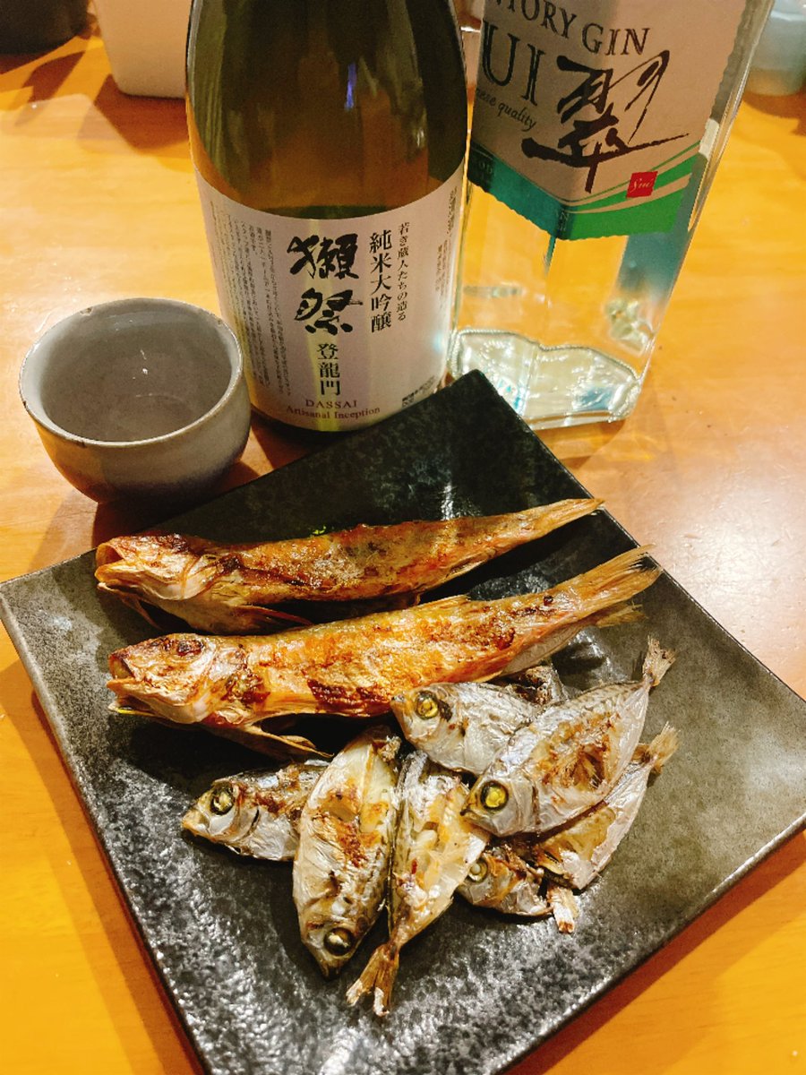 gokigensandany's tweet photo. ジムトレからの
晩のおつまみは

萩市ふるさと納税の
金太郎と平太郎で

子供の頃は
金太郎、じゃったけど
酒呑むようになったら

絶対的に平太郎派ww

身の美味しさじゃなく
皮、内臓、骨、の
美味さ、なんよねーw

大人になったわーww

獺祭の特別酒
登竜門が美味過ぎる😋
。。。 https://t.co/RhGOZ5e1k9