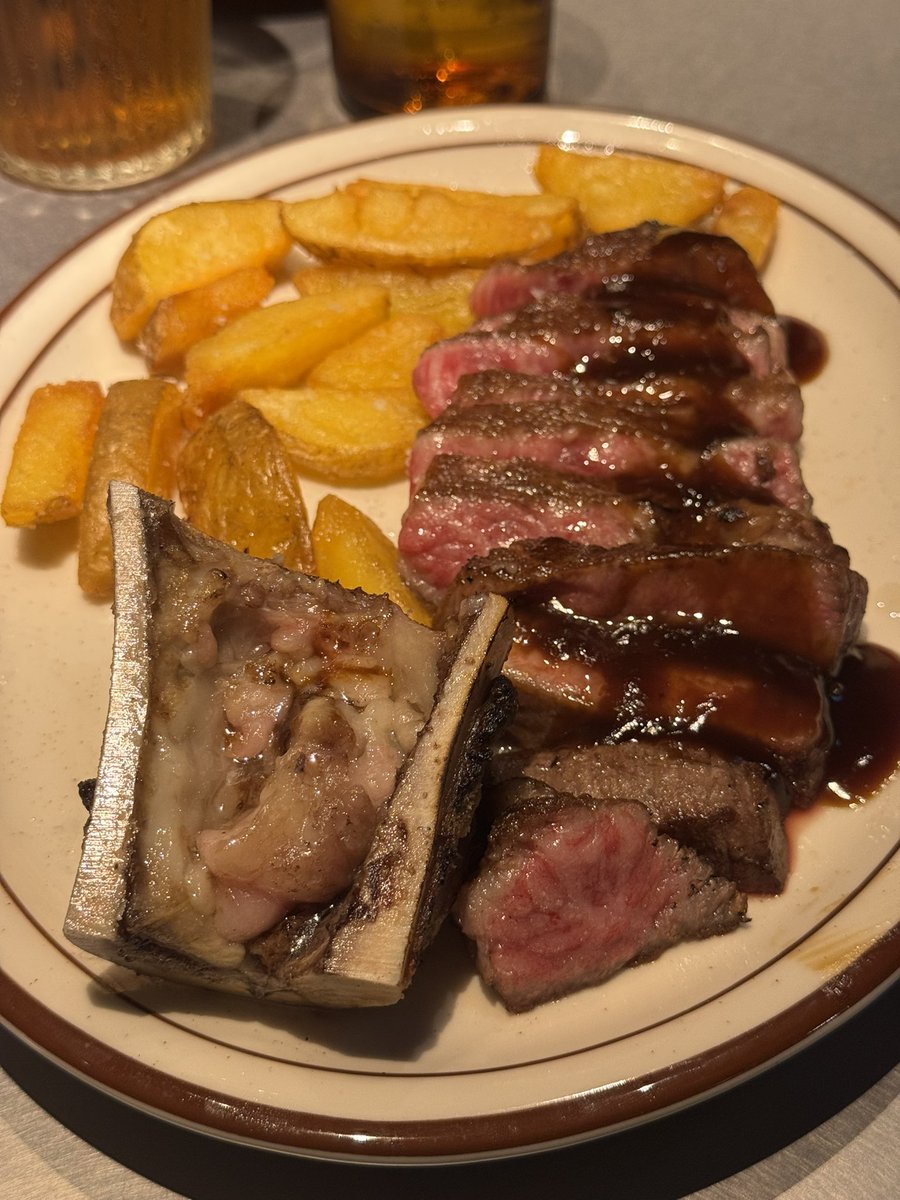 tabe_megumi's tweet photo. 池袋に9月17日にオープンしたばかりの
知っておきたい隠れ家ビストロ🍽️
『古民家 炭火ビストロ Le Logis Beau』

築60年の古民家で楽しむ炭火料理！
特にぷるぷる濃厚な牛骨髄付きの和牛ステーキが絶品🥩 https://t.co/PxQqR6zyY1