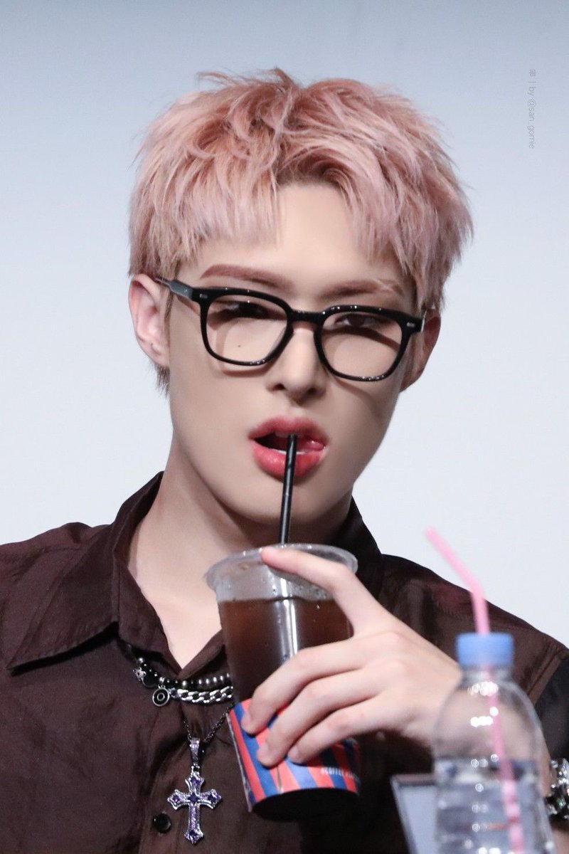 kyhxkwp's tweet photo. guys, how did you all survive pink hair mingi ‘cause i https://t.co/LUii9ql2OW