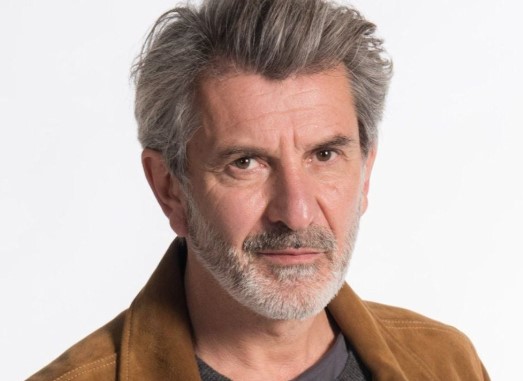 Interieures_x's tweet photo. Ici tout commence : Fred Bianconi arrive dans la série, la production dévoile son rôle et son intrigue https://t.co/thCXEaZ36h https://t.co/ug0oOQk8rL