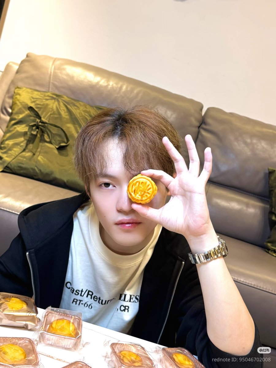 NCTDREAMCENTER's tweet photo. #CHENLE Studio Rednote https://t.co/qR5bHJG9oi