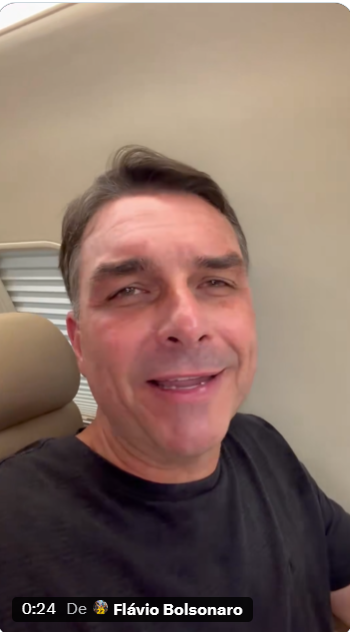 Daniel_falou's tweet photo. Flávio fez um video dizendo que não vai tirar de Nossa Senhora Aparecida o título de padroeira do Brasil. Dentro de um jatinho. Será que é do Vorcaro? Ou será que é do outro amigo dele envolvido com a fraude do INSS que tirou dinheiro de aposentados? https://t.co/HimQibPJOj