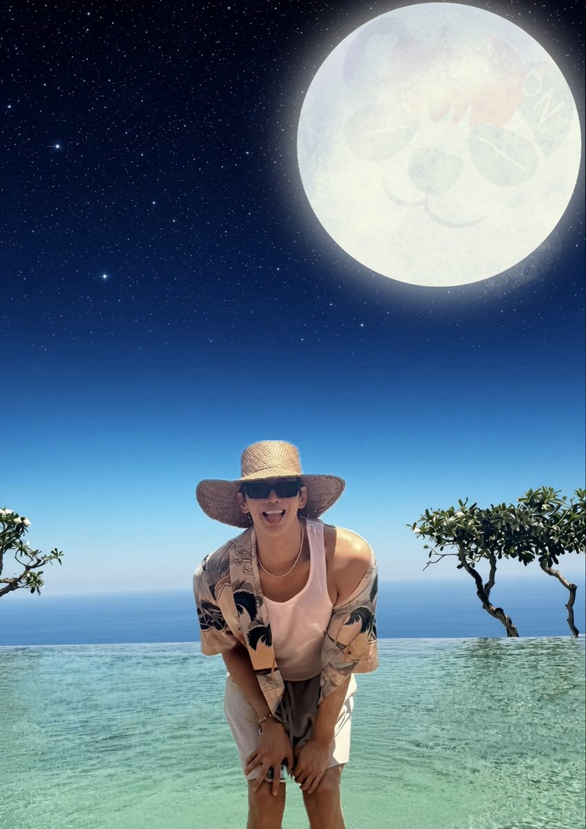 urgodsendjun_k's tweet photo. 🌛: Beneath the starlit canvas, you feed me with your wishes. With each passing night, as I grow 🌝, under my bright light, your dream will be alive.

#JUN_K
#준케이 https://t.co/fxMOMChPQZ