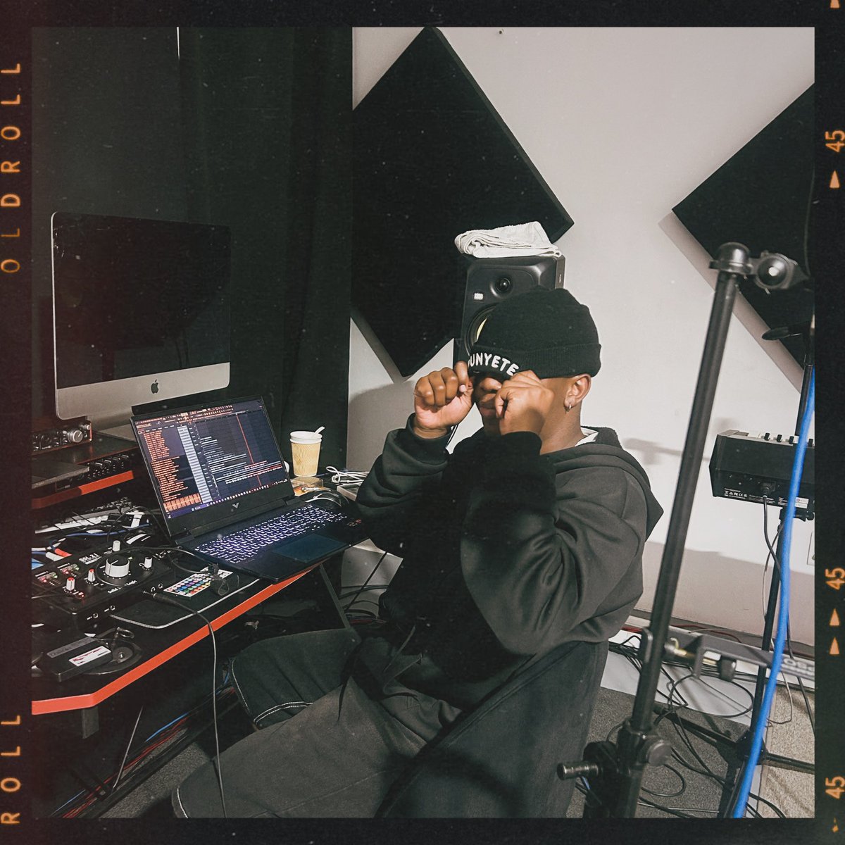 saintcielo's tweet photo. VERY HONOURED TO HAVE HAD THE OPPORTUNITY TO MIX,MASTER &amp; PRODUCE THIS AMAZING BODY OF WORK . BIG CONGRATULATIONS TO YOU BRO @LoatinoverPound ,mmereko o phethagetse 🤞🏾🩵 

FEATURED ON TRACK:12
PRODUCED TRACKS :2,5,6,8,9,11&amp;12
ADDITIONAL VOCALS ON TRACKS:3&amp;6

🎨:@oratileee_____ https://t.co/BxDz3BxgAY