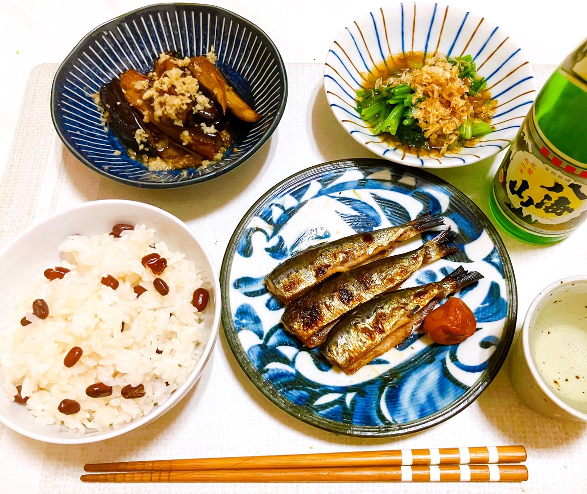 DvoqkTxLO76pf4z's tweet photo. おつまみさまです😄

鰯の西京味噌漬焼🐟
揚げ茄子🍆
浄法寺ほうれん草のお浸し🥬
お赤飯😙

🍶♡🍶♡乾杯♪です！😍

#料理好きな人と繋がりたい
#鮭カスだけどかまってください(*´艸`) https://t.co/yZzhto4O0R