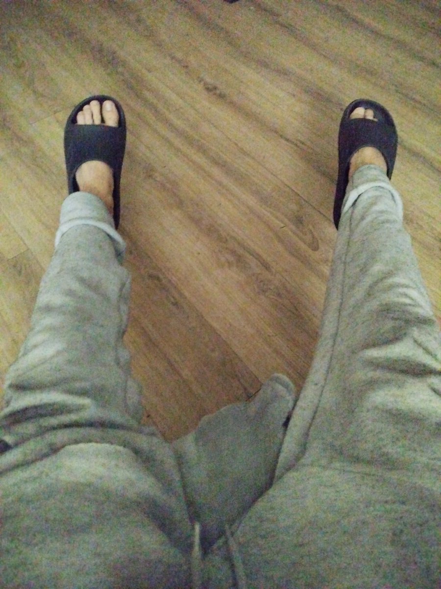 CASHMasterpodk's tweet photo. Jaki frajer pragnie służyć mi za podnóżek i wycieraczkę!?
Każda psinka robi rt <3 kom!
#findom #footslave #paypig #moneyslave #poppers #spank #slap #anal #feetfetish #cbt #cashslave @slavetofindom @slavemoney @fagslave18 @rt_find #cbt #coffy https://t.co/DzTgEAznyq