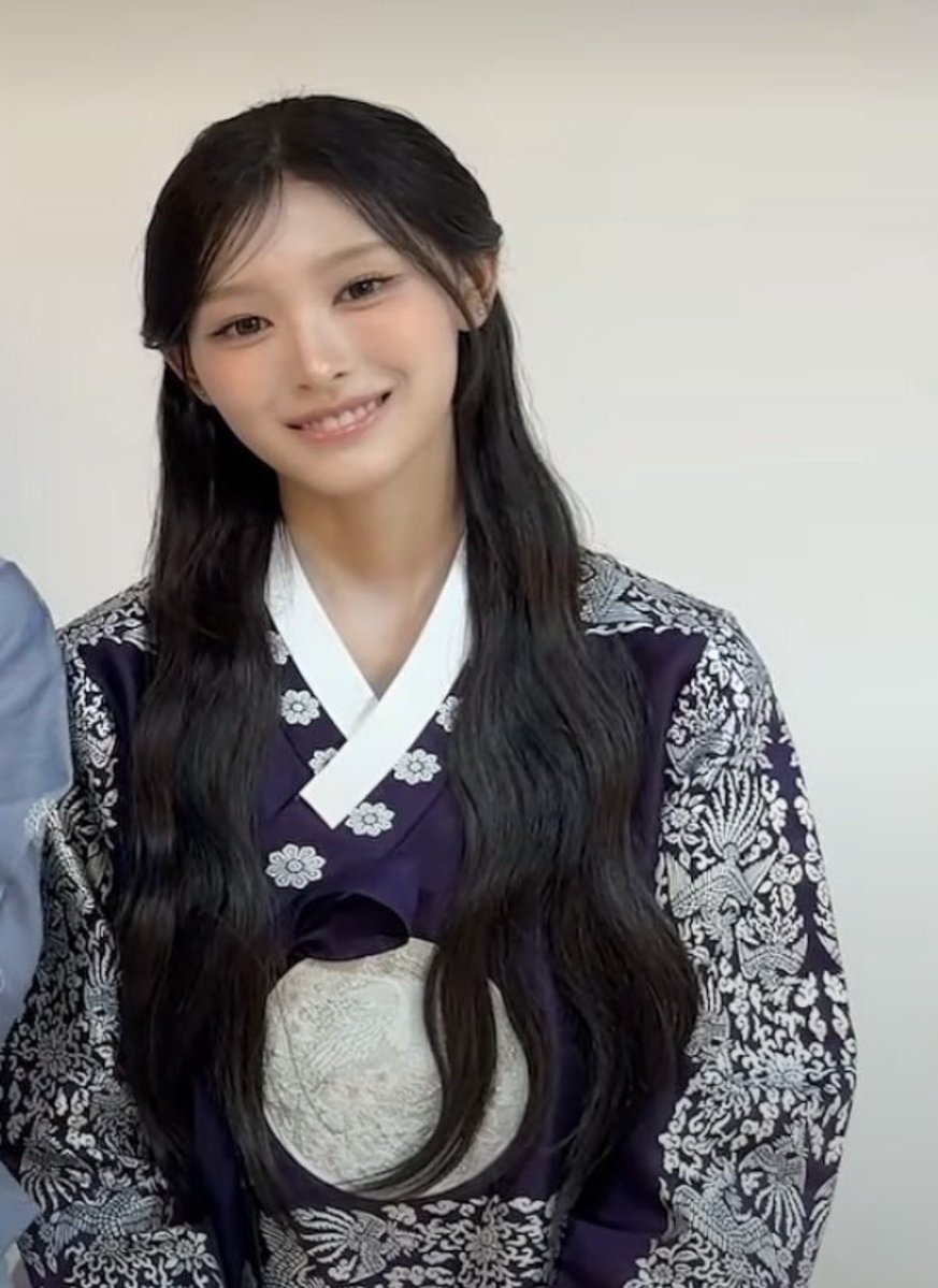 minamilae's tweet photo. 미나미 미모 무슨 일이야🤭
한복이 이렇게 잘 어울리면 어떡해!!//😘
볼때마다 너무 예뻐서 심장아픔 https://t.co/fo4ByRsH8y