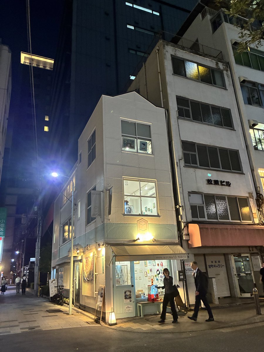 artmall_tokyo's tweet photo. artmall_tokyo
9月25日の営業終了しました🌃本日もご来場✨ありがとうございました🌕明日もお待ちしております🌙 #日本橋 #三越前 #アートモール #artmall #アートショップ #artshop #アート購入 #YURICO #岩絵具 #幻想画 #月の絵 https://t.co/XLEx2u19zm