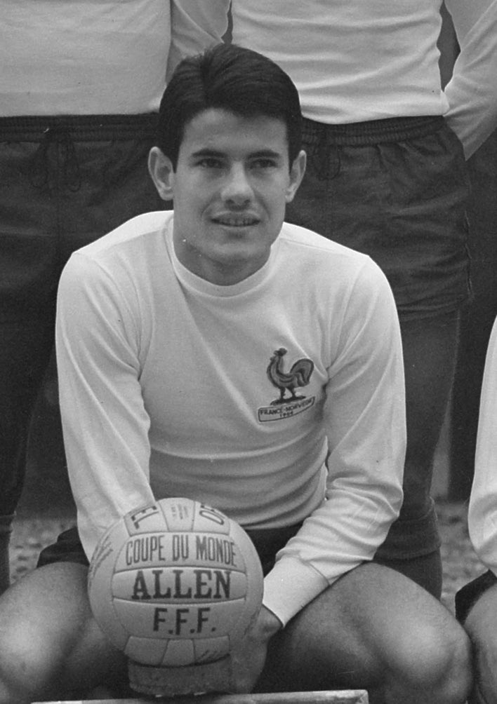 ActuFoot_'s tweet photo. Passé par Rennes, Lyon, Lille et Saint-Étienne et ancien international français, André Guy 🇫🇷 s’est éteint à l’âge de 85 ans. 🕊️

Il avait inscrit 159 buts dans le championnat de France.

R.E.P 🙏 https://t.co/eeLf72OuEN