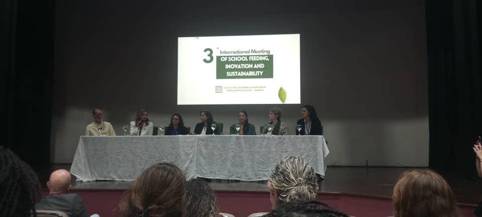 PamCongo's tweet photo. @PamCongo supported the participation of a delegation from @meppsa19 in the international technical workshop on school feeding and sustainable food systems recently held in Rio de Janeiro; an important step towards a national ownership of a school feeding programme 👩🏿‍🌾🧑🏿‍🌾👧🏿👦🏿🍽️! https://t.co/UgrXziclY3