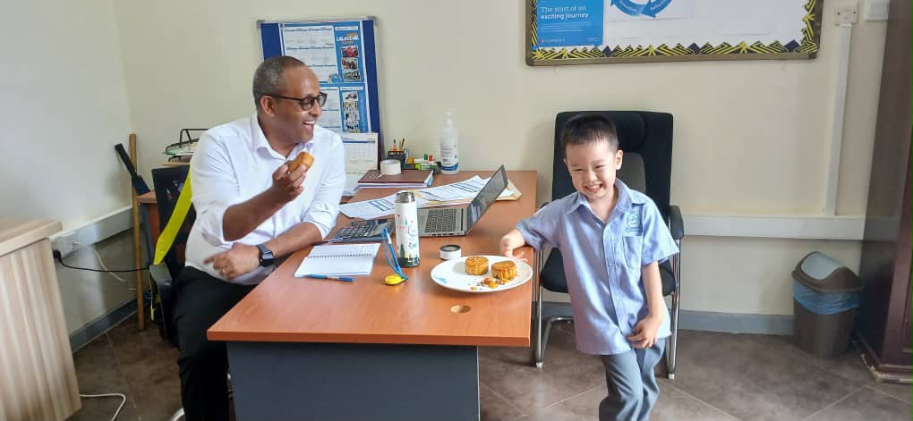 KabojjaSchool's tweet photo. Celebrating Mid-Autumn Festival at KIS. Our EY &amp; IB KG learners explored the legend of Chang'e, admired lanterns &amp; shared mooncakes. Symbols of wholeness &amp; togetherness.   

Proud to nurture global citizens who embrace cultures beyond their own. 
#ProudToBeKIS #MidAutumnFestival https://t.co/uRK0Ksrdgs