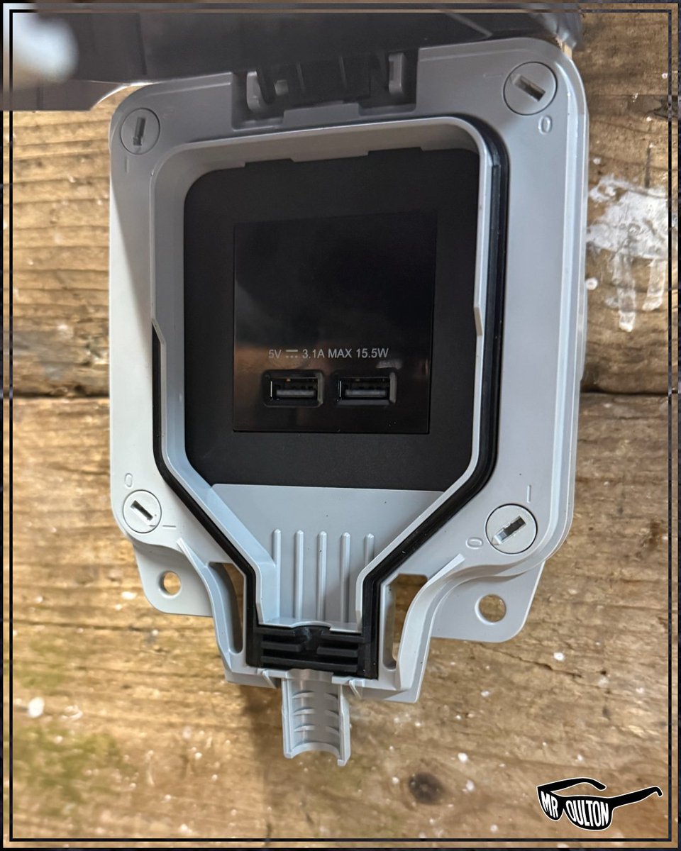 MrPJOulton's tweet photo. Another job done that has sat in my head for a while...
USB charging point in the armoury for the Marshal’s devices. Sometimes we want to keep out of the way of whoever is running Admin!
#MrOulton #Paintball #ElectricalJob #USB https://t.co/kuwpmTYBJw