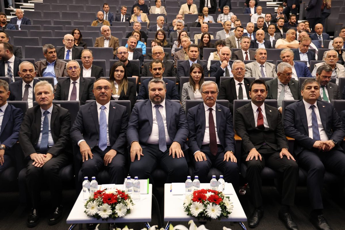 MemisKutukcu's tweet photo. OSBÜK Trakya Bölge Toplantımızı, bölge OSB'lerimizin yoğun katılımıyla gerçekleştirdik.

Değerli Başkanlarımız ve bölge müdürlerimizle, bölgedeki 23 OSB'mizin sorunlarını ve taleplerini istişare ettik.

Sanayi ve Teknoloji Bakan Yardımcımız Sayın Oruç Baba İnan başta olmak üzere katılan ve katkı veren tüm başkanlarımıza, bölge müdürlerimize teşekkür ediyor, toplantımızın hayırlı olmasını diliyorum.
