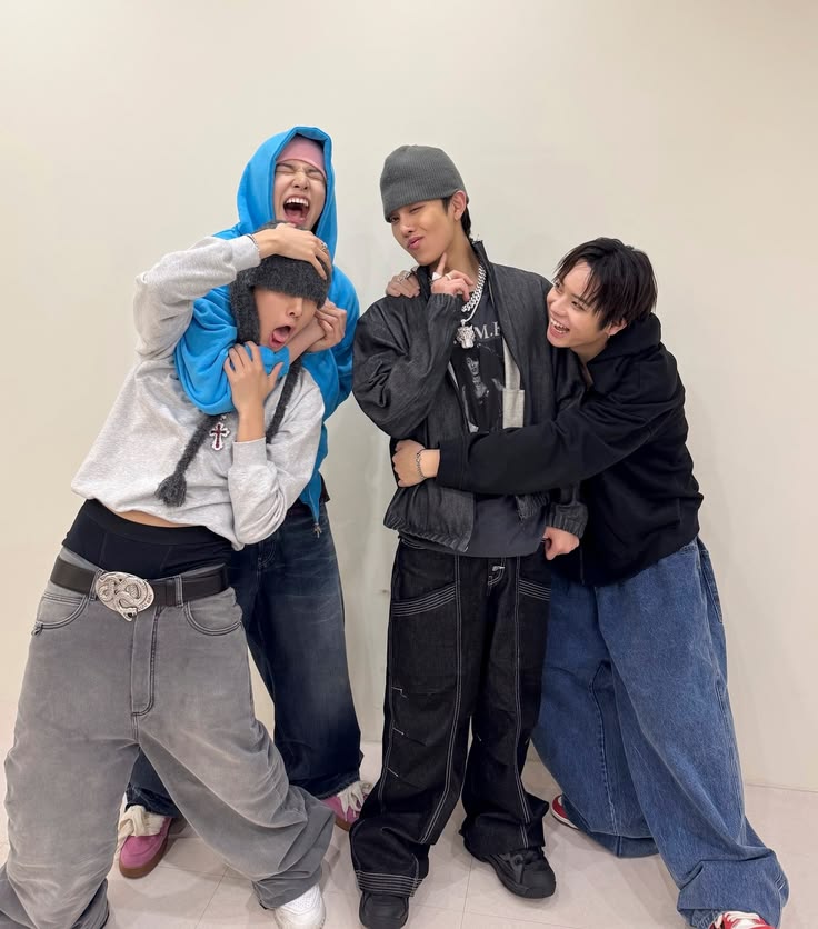 4sholilie's tweet photo. before debuting                                               after debuting https://t.co/WGKwNU1ZD6
