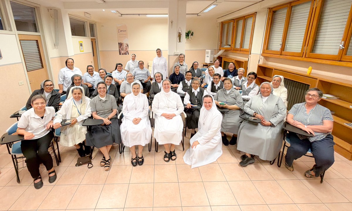 Cgfmanet_Org's tweet photo. #23settembre2026 Madre Chiara Cazzuola dà la Buonanotte alle #FMA del Progetto Mornese in lingua ESP: “Che FMA tu vuoi che io sia qui, oggi? Il nostro impegno si gioca qui, dove il Signore ci mette, nell'opera e nella casa dove siamo [...] Vi auguro tutto il bene possibile".#IFMA https://t.co/w4hgj7tson