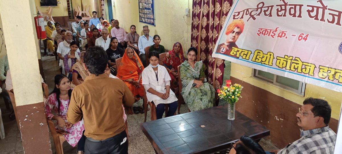 collectorharda's tweet photo. ✅ कलेक्टर श्री सिद्धार्थ जैन के मार्गदर्शन में वृद्धाश्रम में इंटर जेनरेशनल बॉन्डिंग कार्यक्रम आयोजित। "80s vs Gen-Z" विषय पर युवाओं व वरिष्ठजनों के बीच 6 घंटे संवाद, पौधारोपण व स्वास्थ्य जांच भी हुई।

#IntergenerationalBonding #SevaSankalp #YouthWithElders 
#Harda #हरदा https://t.co/dwCcVT6gIK