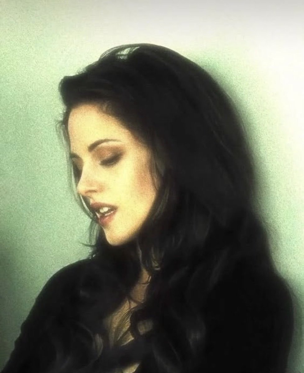 danyxo__'s tweet photo. come back to me kristen stewart as vampire bella swan in breaking dawn part two https://t.co/pFd01ab3FO