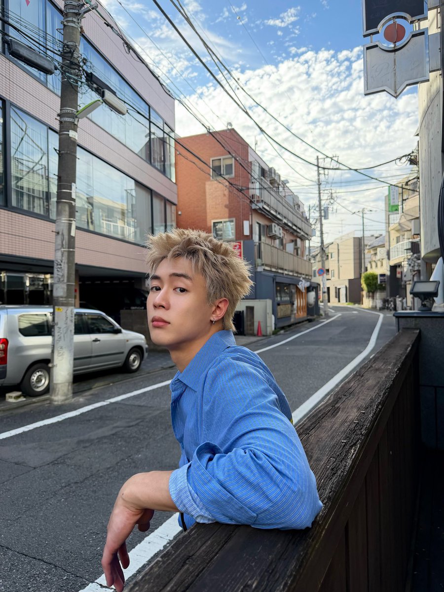 marckriseoyo's tweet photo. อย่าคิดว่าใส่เชิ้ตยืนกึงๆละทำไรนี่ได้ https://t.co/HrZMF3wJXI