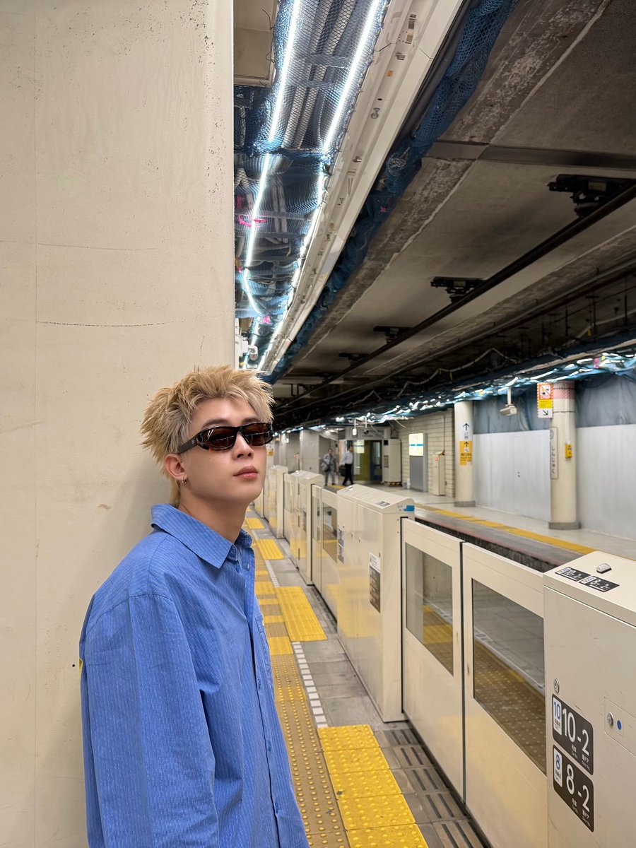 marckriseoyo's tweet photo. อย่าคิดว่าใส่เชิ้ตยืนกึงๆละทำไรนี่ได้ https://t.co/HrZMF3wJXI