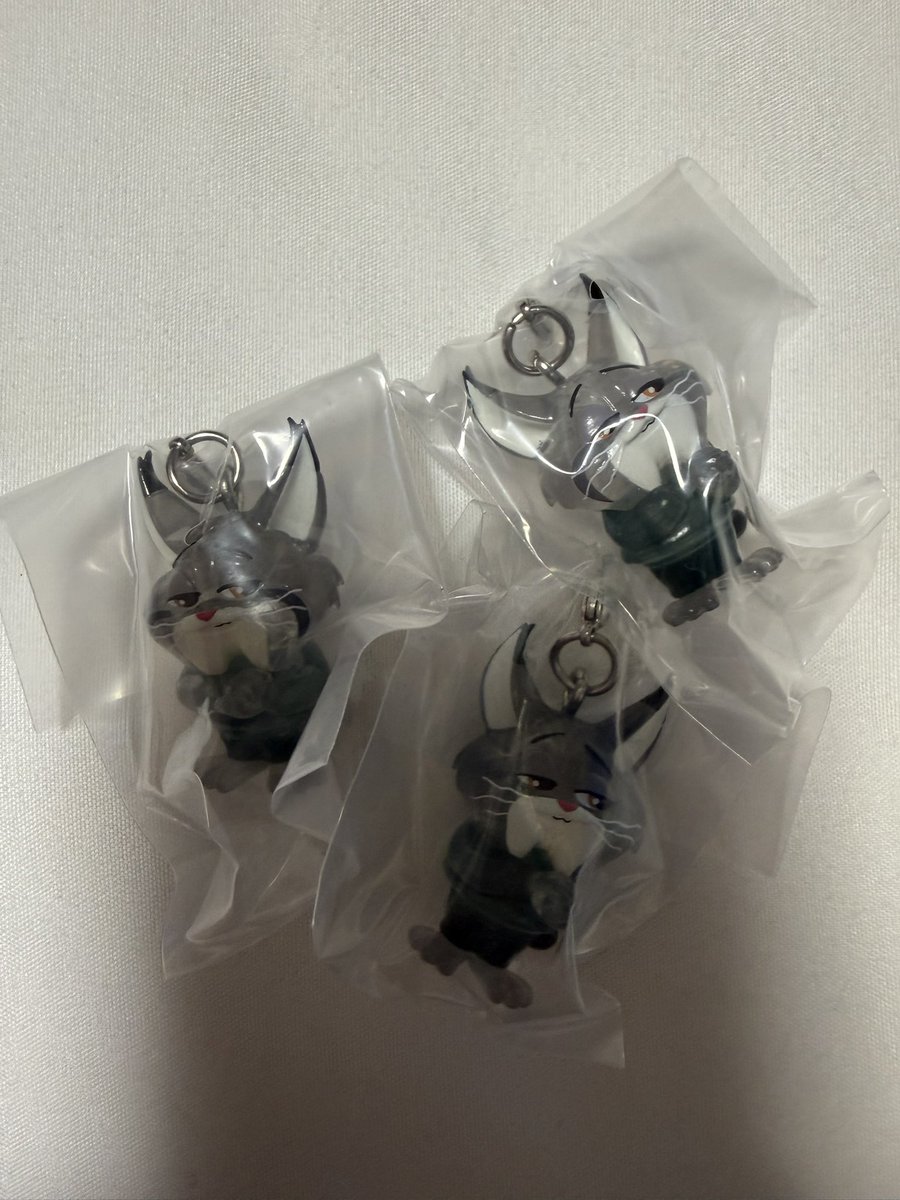 0412syt's tweet photo. ズートピア　めじるしアクセサリー交換

【求】ニックB＞ゲイリー、ジュリー

【譲】パウバード

被りが出た為、必要としている方と交換できたらなと思っています。

場所によっては現地交換or郵送でのお取引希望しております。

リプお待ちしてます🙌🏻 https://t.co/N27RV82u6g