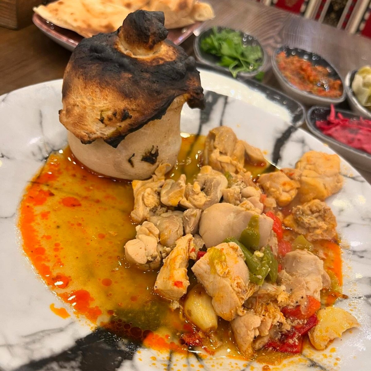 koyul_'s tweet photo. @CErine_JKT48 [ Chef Kebab Restaurant | Göreme 🇹🇷 ]

Masih dengan yang berkuah sebelum kembali ke kota penuh kucing dan melanjutkan perjalanan ke La Piel de Toro. Rasanya lebih light dari yang sebelumnya. Apa karena daging ayam ya? @CErine_JKT48 Makan ya. Banyakin minum air putih #MakanRin https://t.co/xDSZ6GUFlE