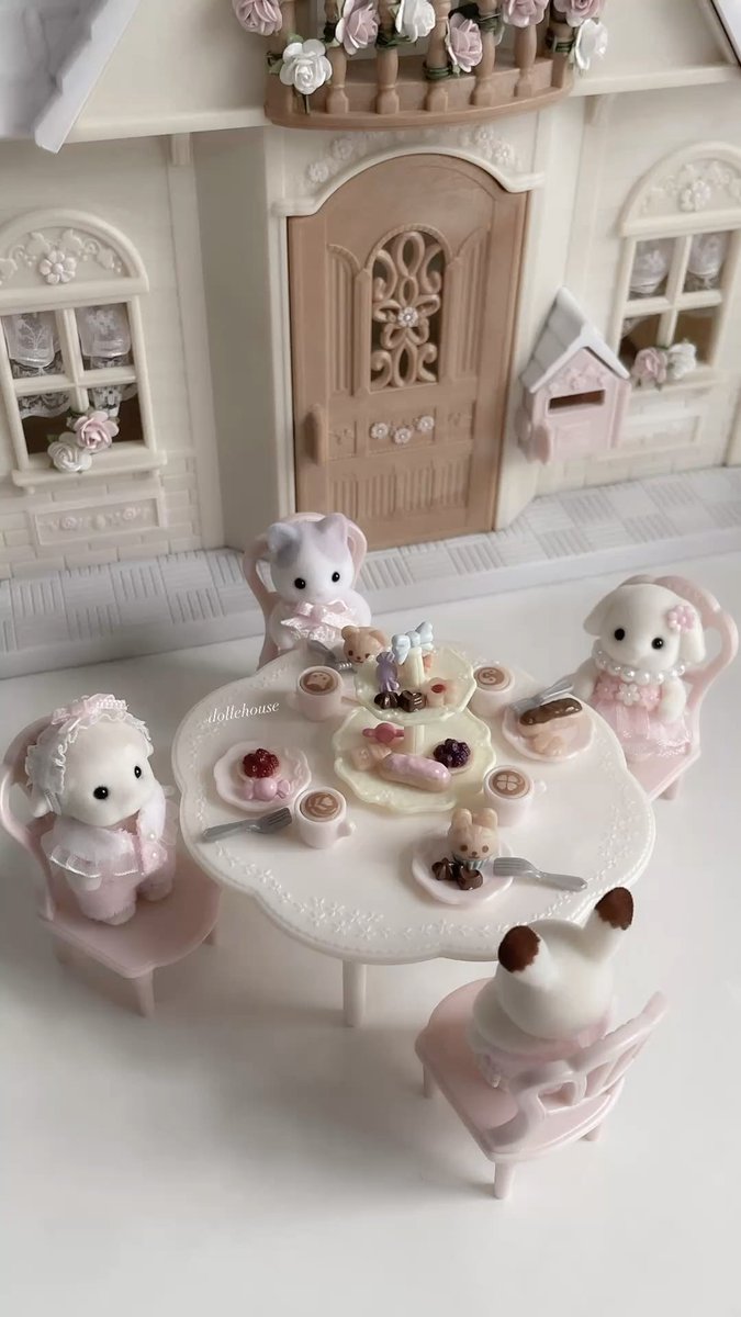 wurooods's tweet photo. Tea party!! https://t.co/MxeteCgLST