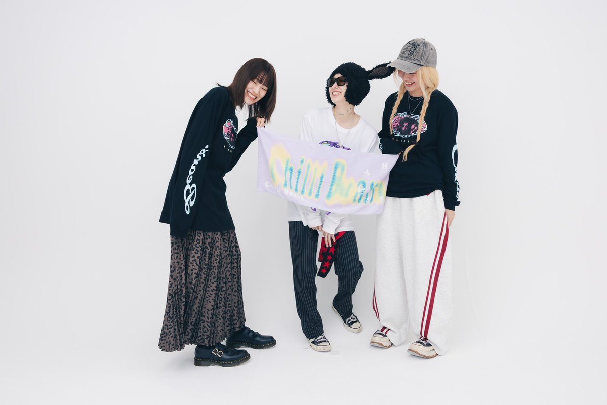 chillibeans_mc's tweet photo. ［ New Goods!! ］

＿＿

・"HONESTY" Face Towel
　 ¥2,500(tax in)
・”AS I AM" Mirror Keychain
　 ¥1,200(tax in)
・Two Sides Necklace
　 ¥2,000(tax in)
・"HONESTY" MOMENT CARD
　 [Random/全10種]
　1枚 ¥500(tax in)

＿＿

10/2(金) 「Tour 2026-2027 “HONESTY”」@ 北海道 PENNY LANE24より販売開始🪞
▷ https://t.co/d2vQXep7bP

#チリビ_HONESTY