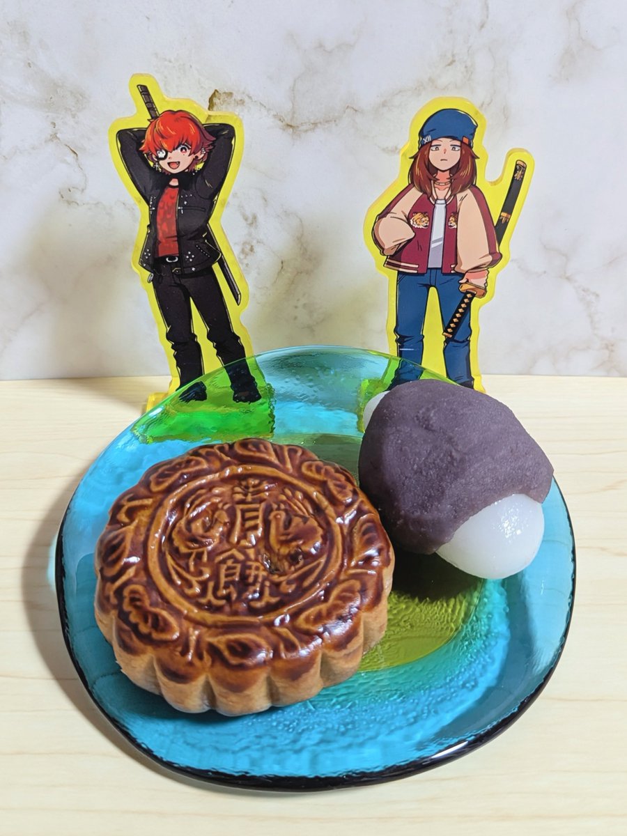 mozuc_1's tweet photo. お月様みたいに黄色い2人に出てきてもらいました🌕️🌕️
関東の丸くて白くて三角に積まれてるお団子に憧れがあるよ、シンプルに美味しそう

では作業！
来月のSPARK用の値札とかすっっっかり忘れてたのでね！！！早めにやります！！！！！ https://t.co/wr3VRJ6OKz
