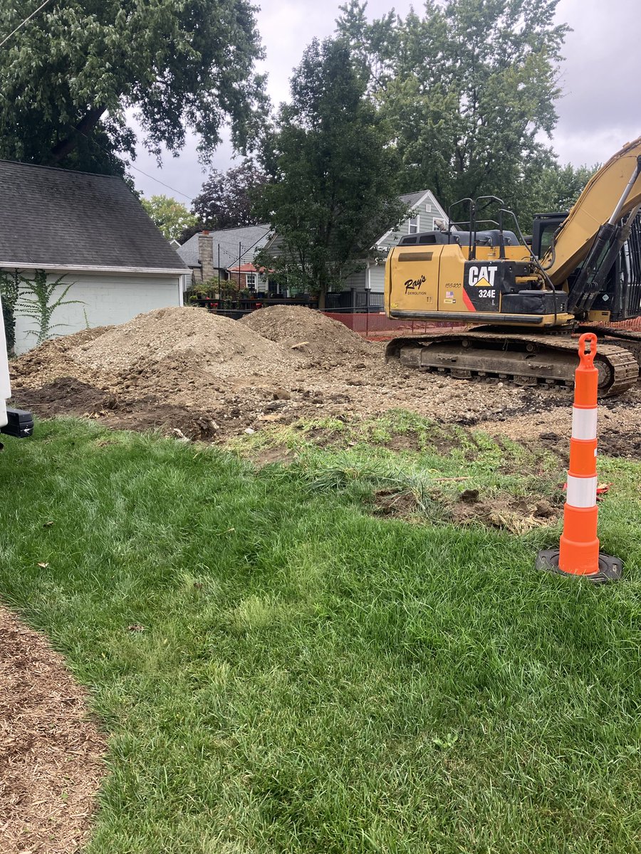 BCHSTrojanHorse's tweet photo. Even though the house is gone the #BestTailgateInTHeState will be at the same location for @BCHSTrojansFB homecoming game! We hope to see the @bchs_trozone along with all of the returning #Trojans4Life before the game! Food ready around 5:30pm. 🍔 🌭 🍪 💦 #TrojanTradition https://t.co/wuF8mzsmCz