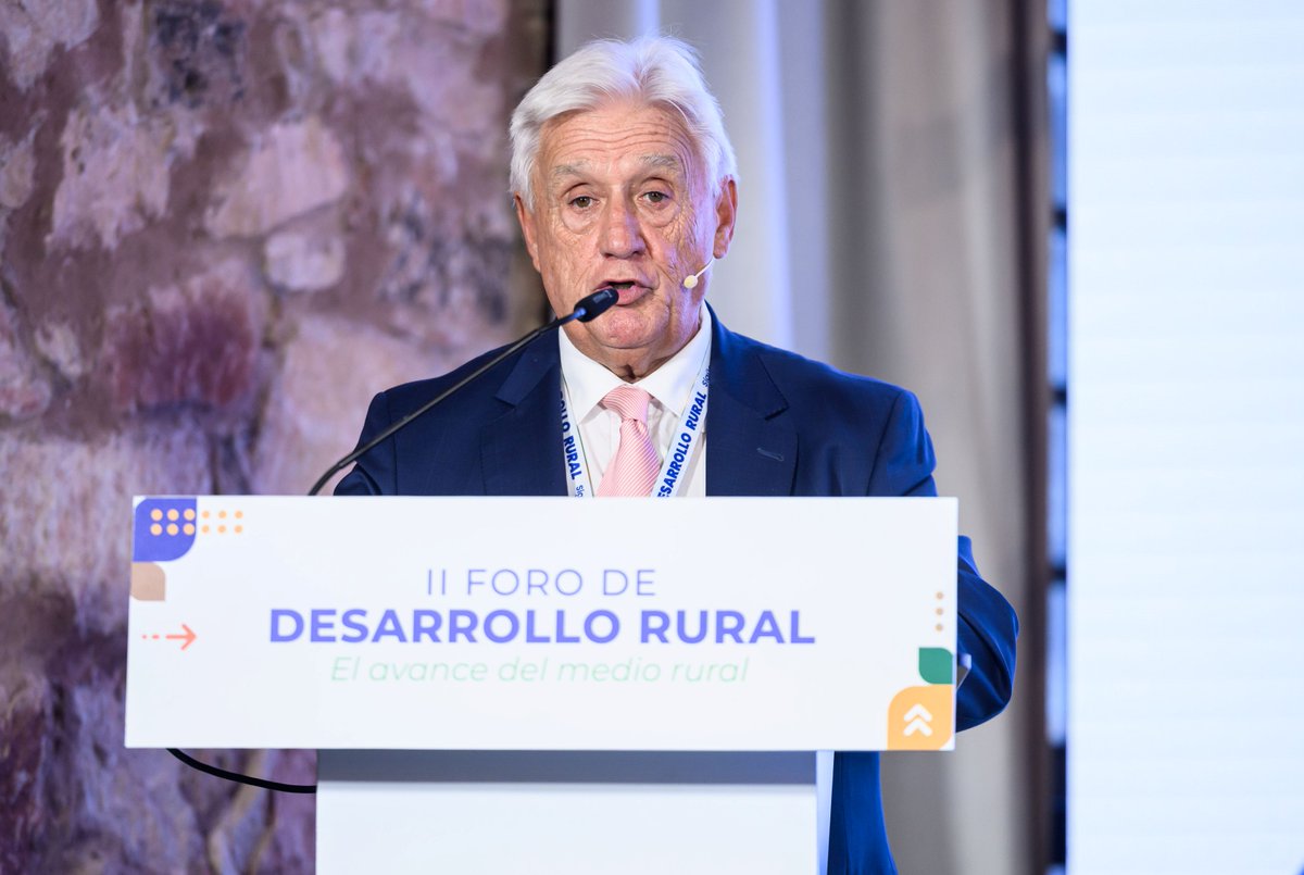 RECAMDER's tweet photo. ✅El medio rural español debate en el #iiforodedesarrollorural en Sigüenza. Más de 900 personas reclamando medidas y soluciones que garanticen su futuro, entre ellas, leyes y fiscalidad adaptada a la realidad de los pequeños municipios. 
ℹ️ https://t.co/Q5fhSqtb6I
#recamder https://t.co/3eY7QDFnTO