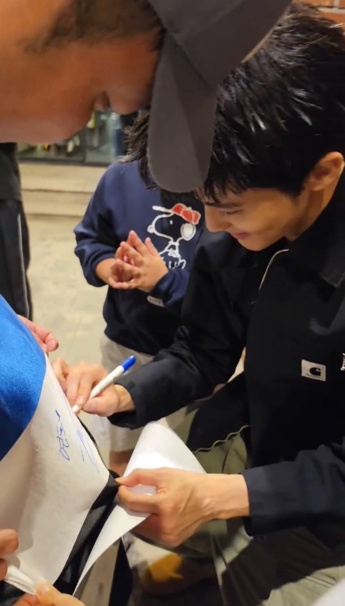 maarkidz's tweet photo. mark lee with mykif https://t.co/6I4w43R1rC