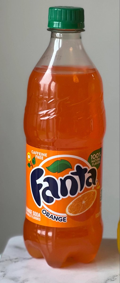 tubipapilllas's tweet photo. no puede insultarnos un país cuya fanta de naranja es de este color https://t.co/g967L9wHkA