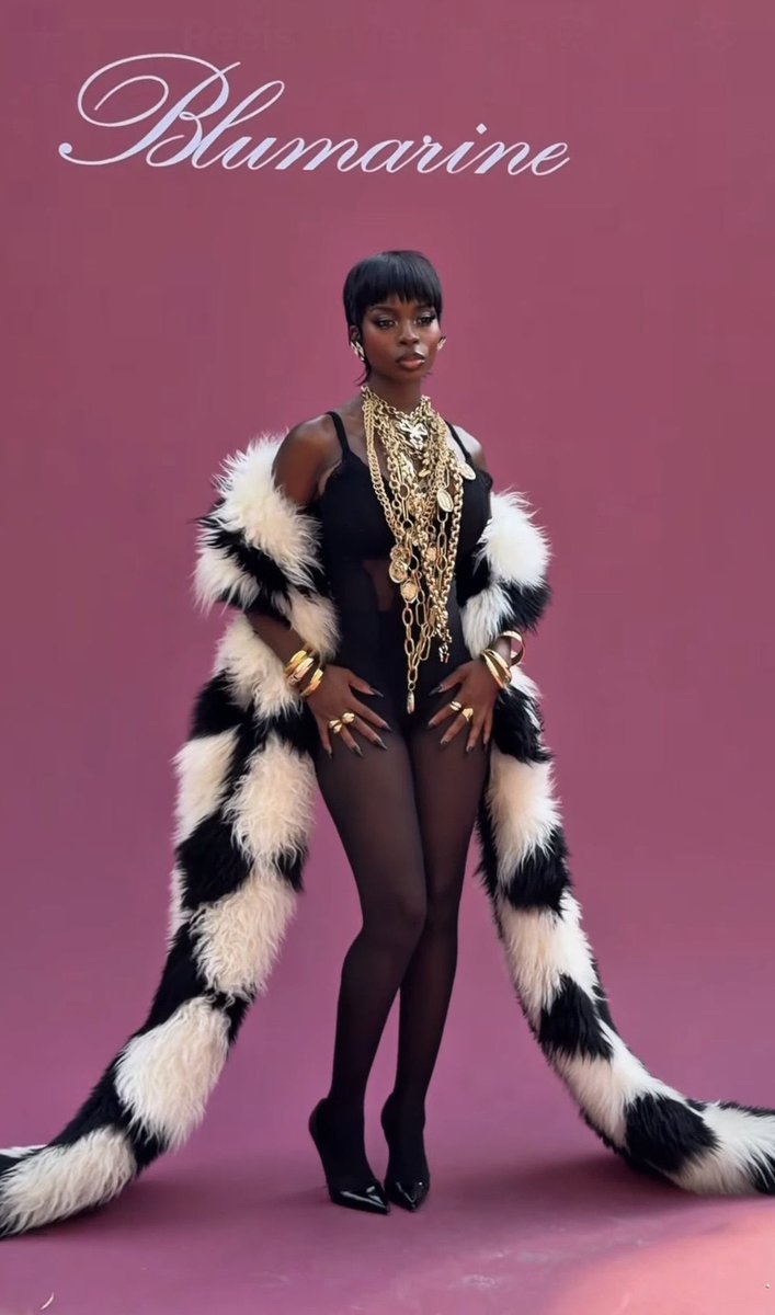 TheGoodM00's tweet photo. THIS Blumarine moment from Olandria is going down in HISTORY! I am truly in AWE!! She looks absolutely incredible!

OLANDRIA STUNS FOR BLUMARINE
#OlandriaxBlumarineSS27
#BlumarineSS27 https://t.co/sqvGG92Hk6
